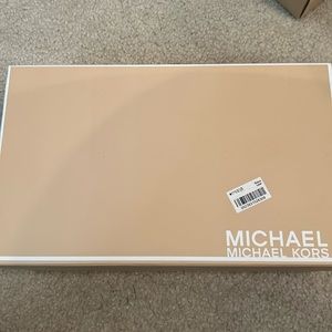 Micheal Micheal Kors Kiera Mid Pump